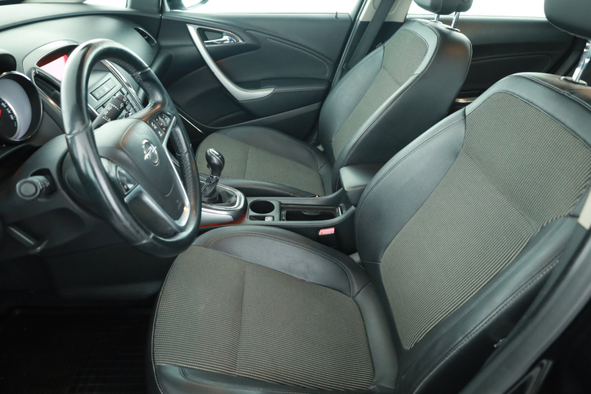 Opel Astra, 2011