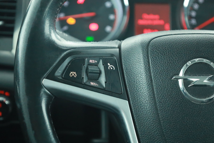 Opel Astra, 2011