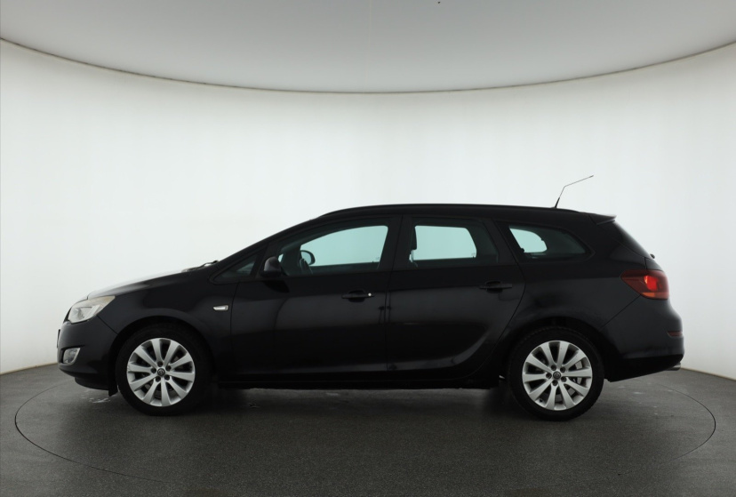 Opel Astra, 2011