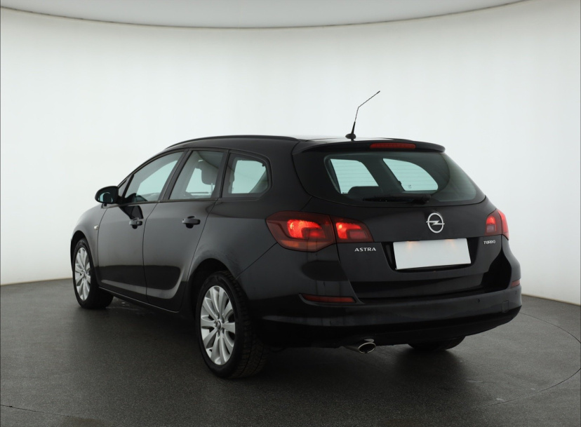 Opel Astra, 2011