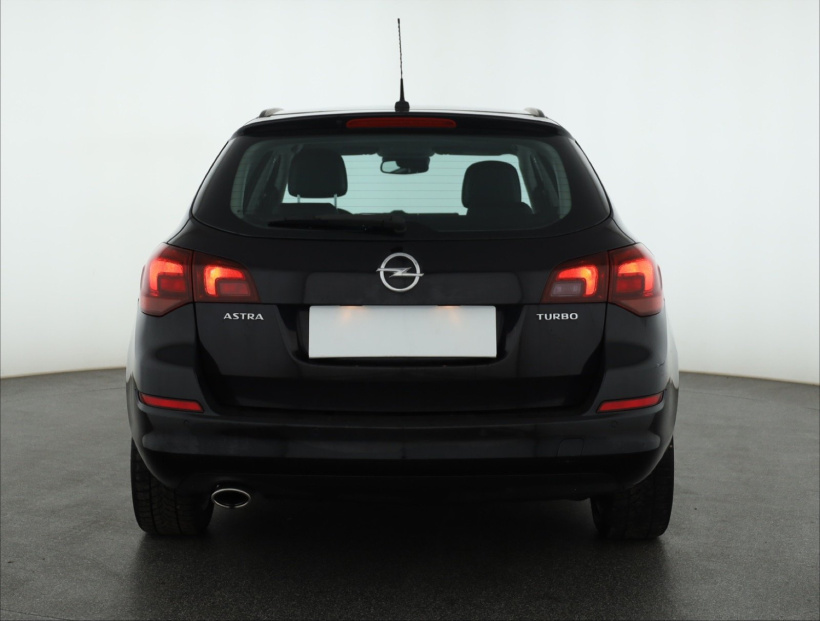 Opel Astra, 2011