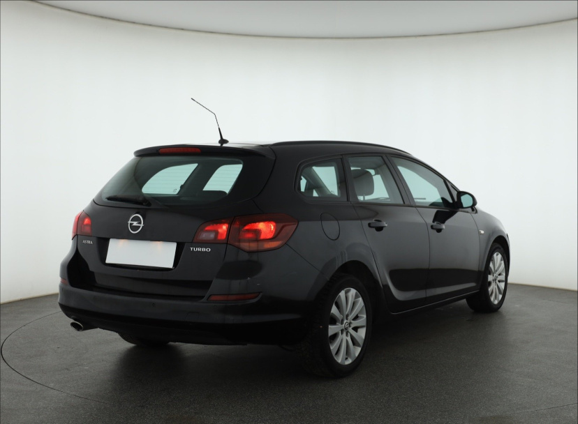 Opel Astra, 2011