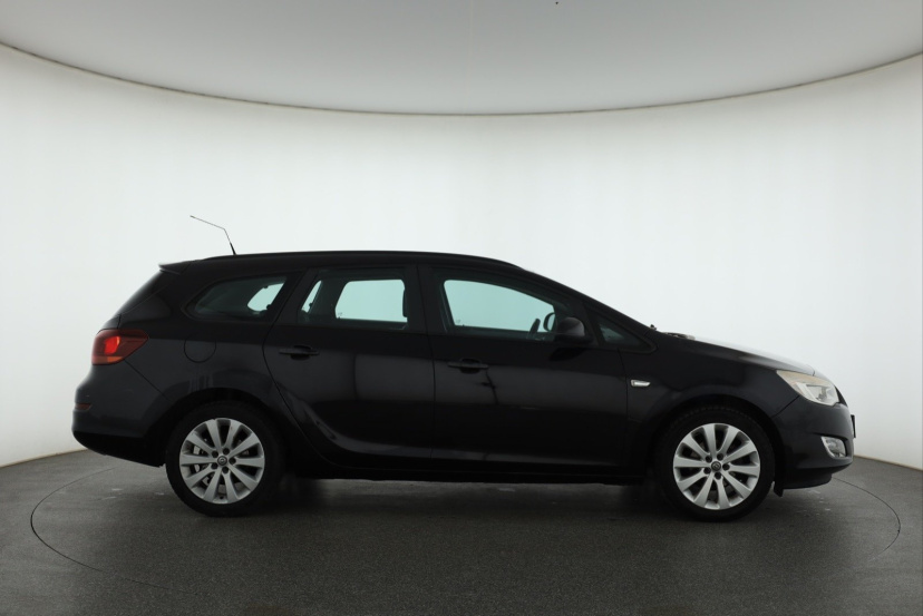 Opel Astra, 2011