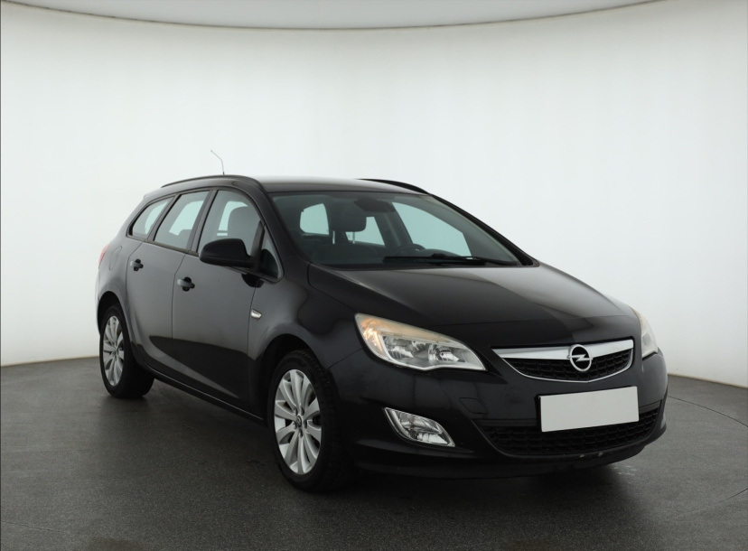 Opel Astra, 2011