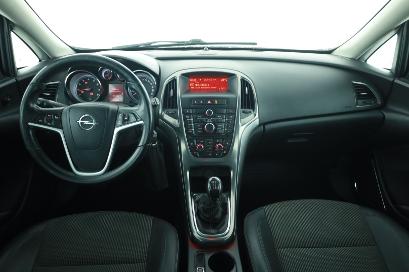 Opel Astra, 2011
