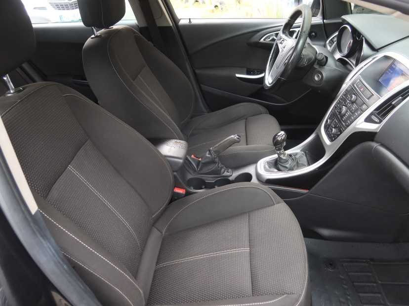Opel Astra, 2012