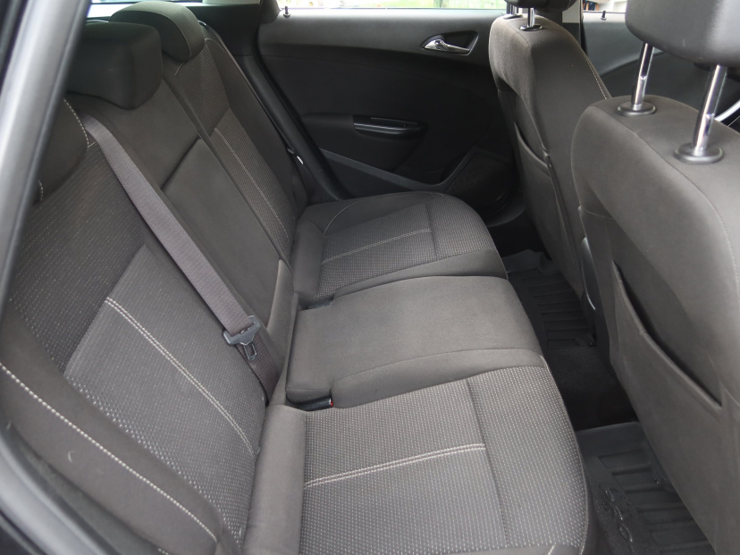 Opel Astra, 2012