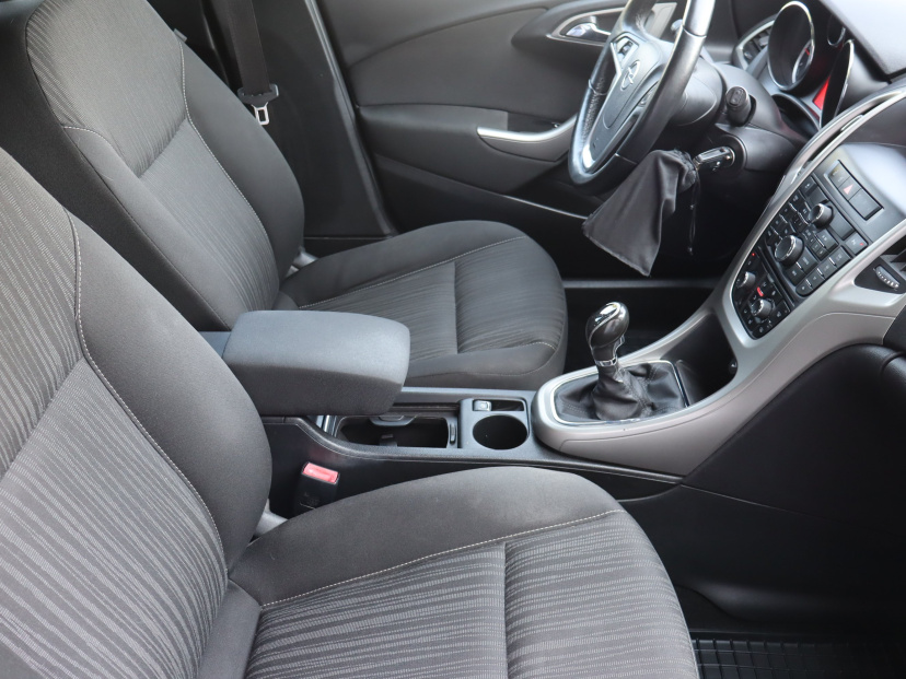 Opel Astra, 2012