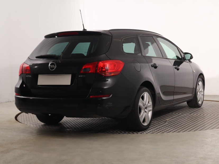 Opel Astra, 2012