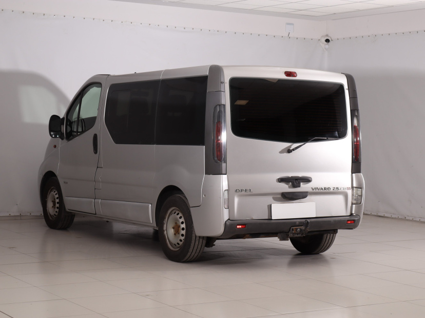 Opel Vivaro, 2004