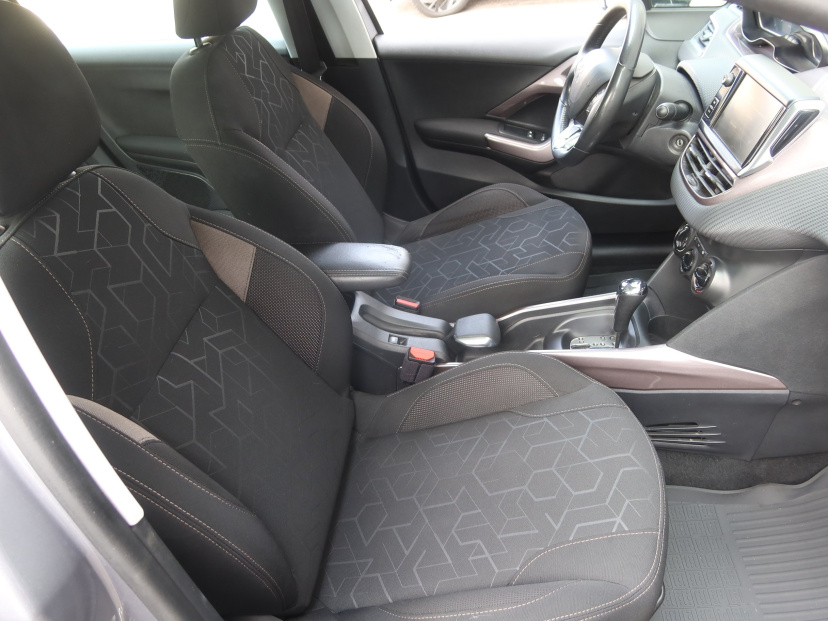 Peugeot 2008, 2014