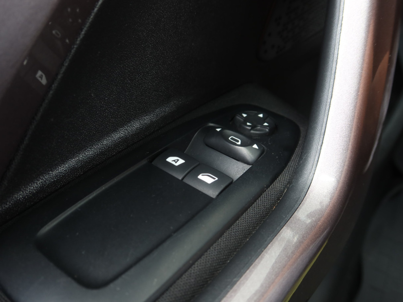 Peugeot 2008, 2014