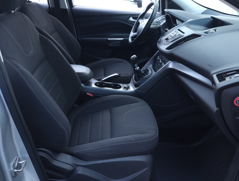 Ford Kuga, 2015