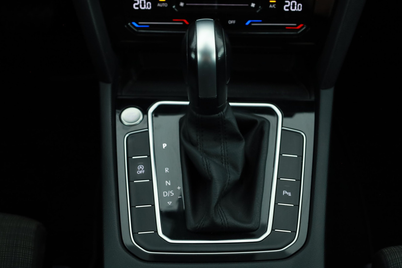 Volkswagen Passat, 2022