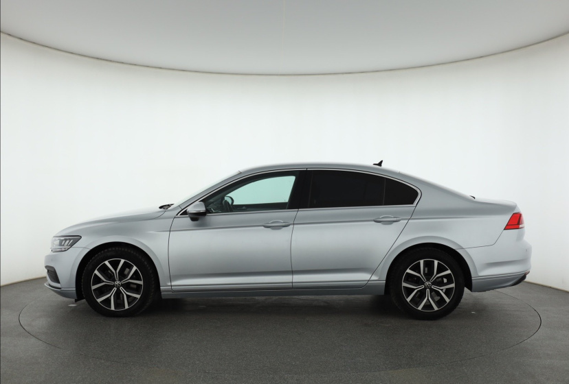 Volkswagen Passat, 2022