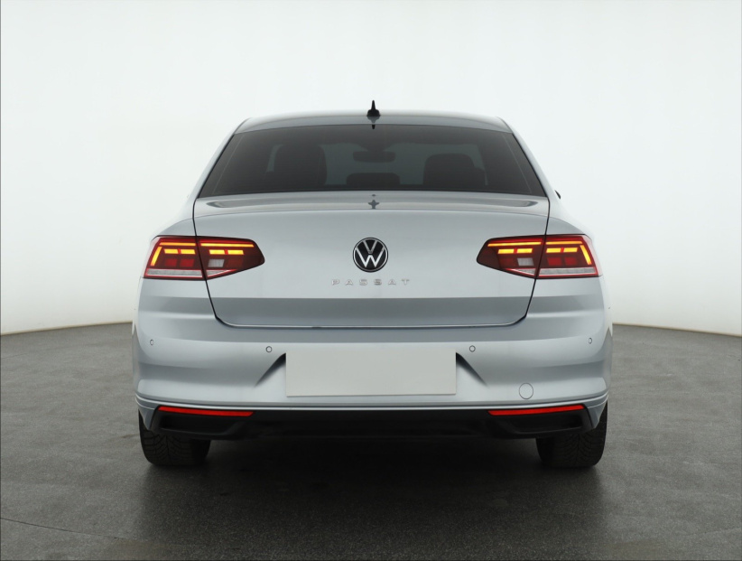 Volkswagen Passat, 2022