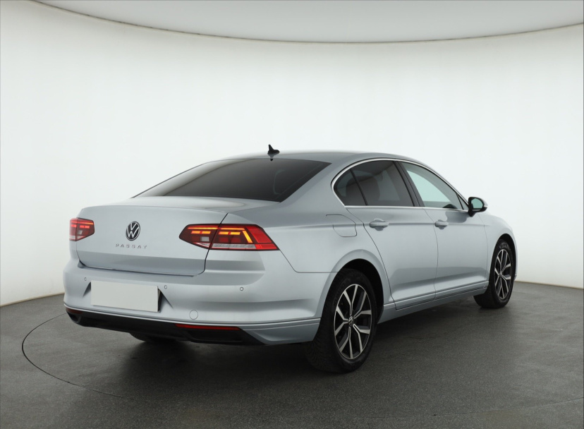 Volkswagen Passat, 2022
