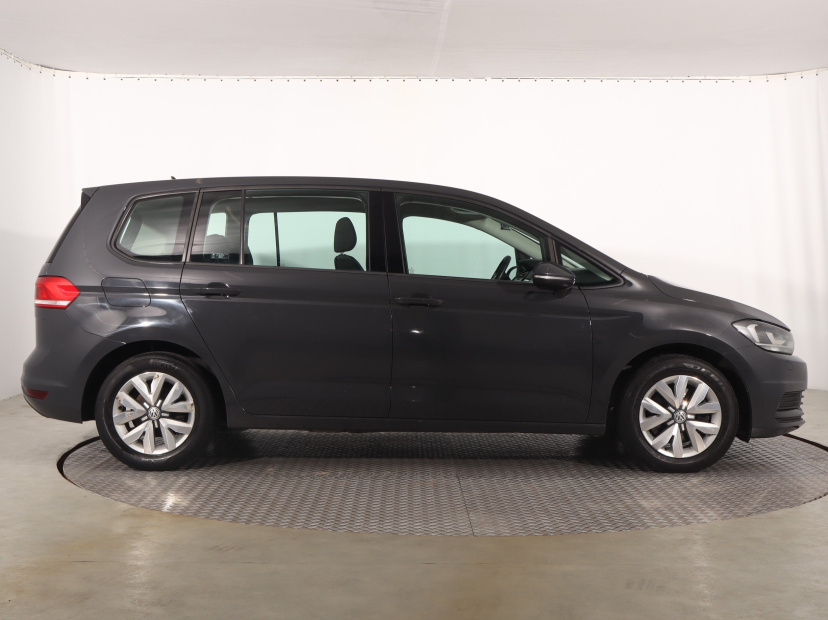 Volkswagen Touran, 2016