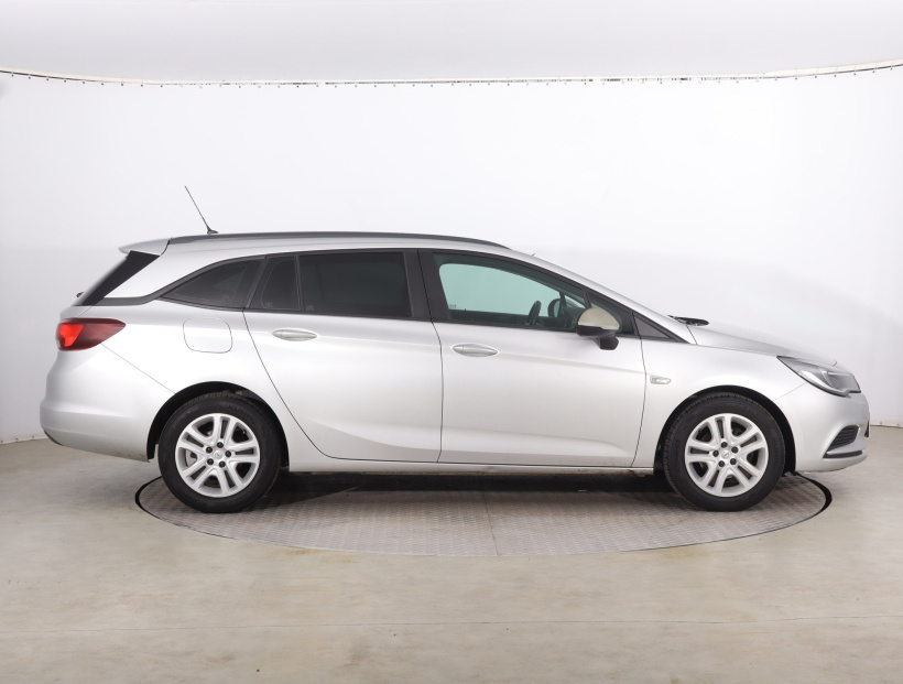 Opel Astra, 2018