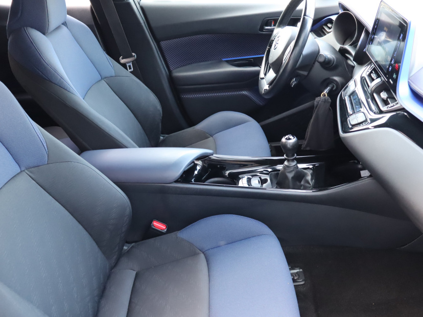 Toyota C-HR, 2017