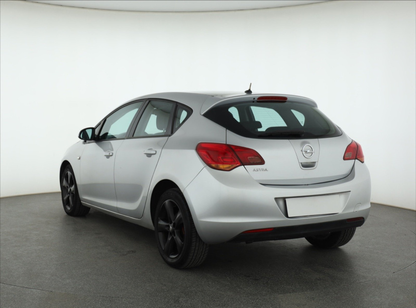 Opel Astra, 2009