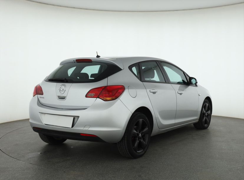 Opel Astra, 2009