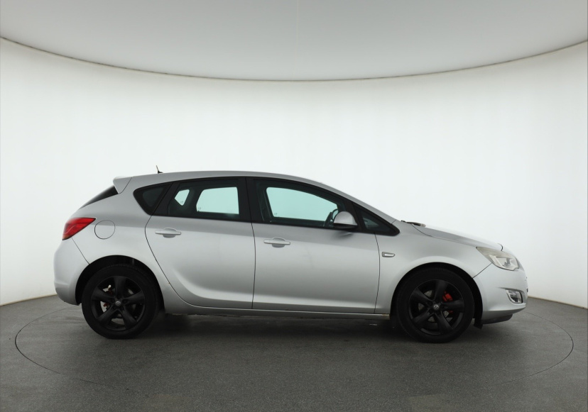 Opel Astra, 2009