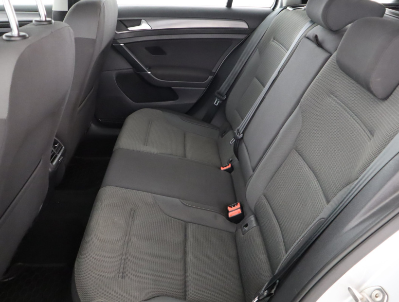 Volkswagen Golf, 2020
