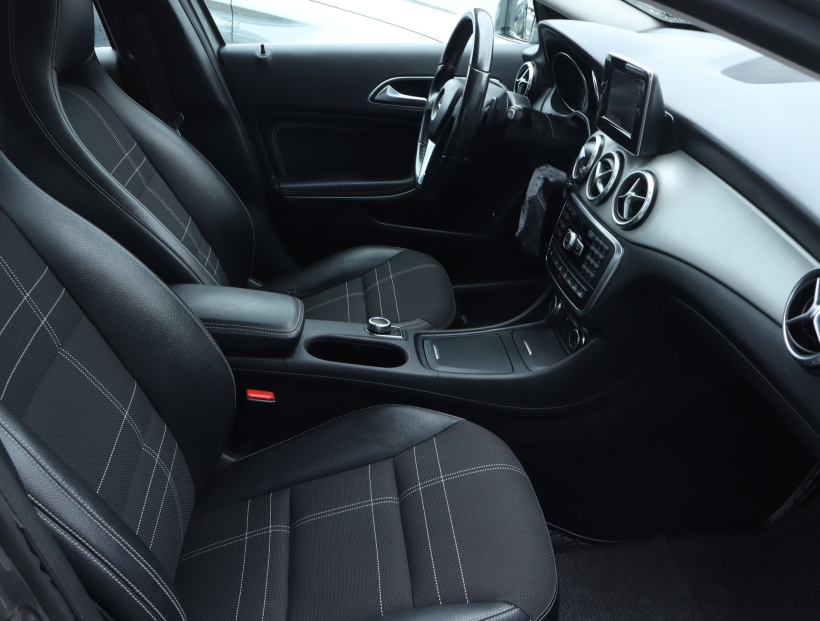 Mercedes-Benz GLA, 2015