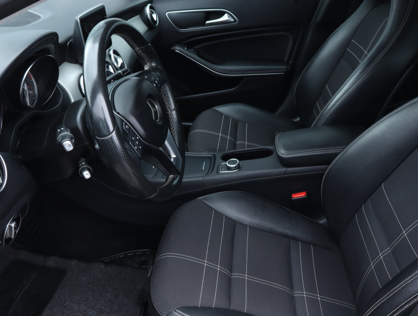 Mercedes-Benz GLA, 2015