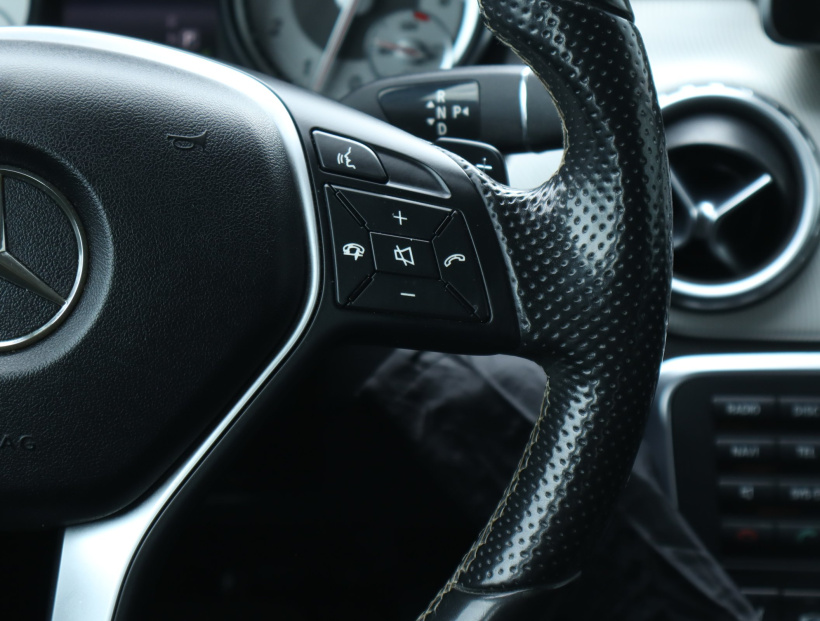 Mercedes-Benz GLA, 2015