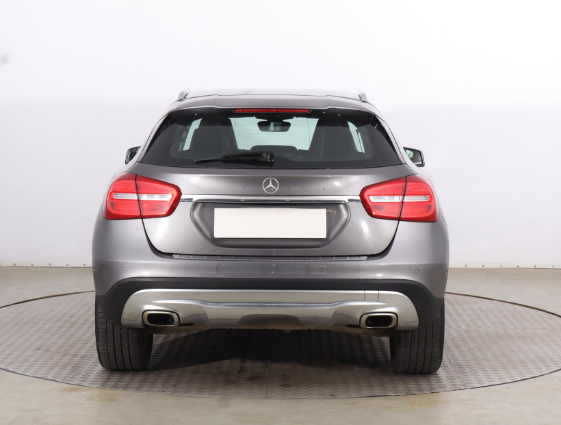 Mercedes-Benz GLA, 2015