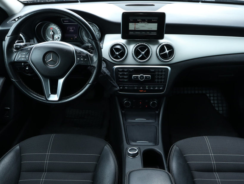 Mercedes-Benz GLA, 2015