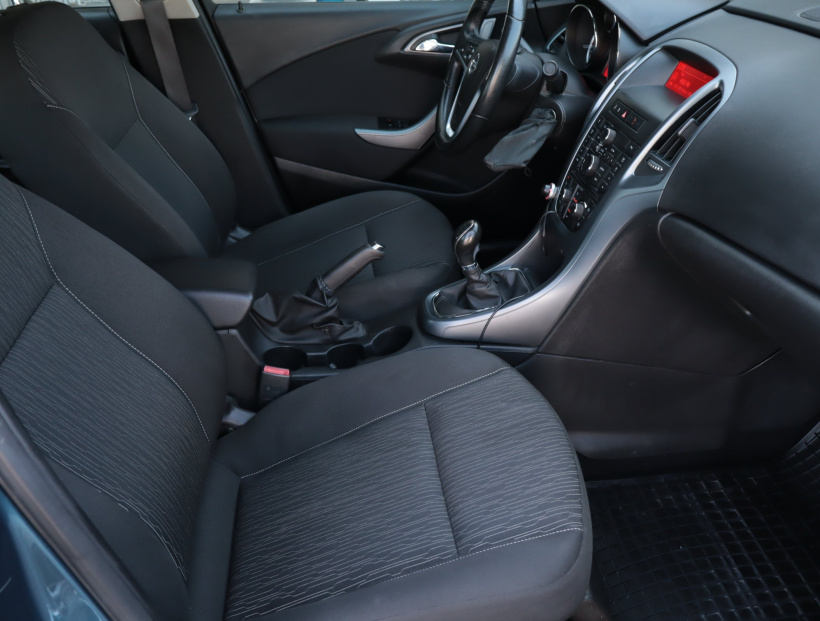 Opel Astra, 2013