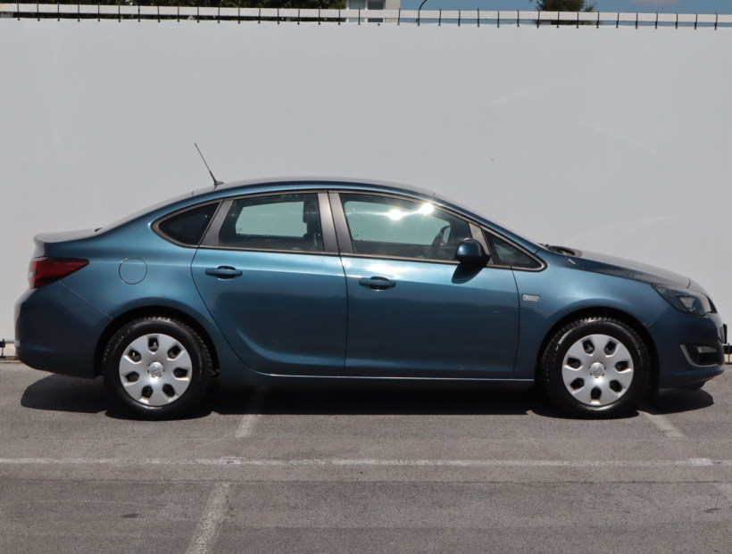 Opel Astra, 2013