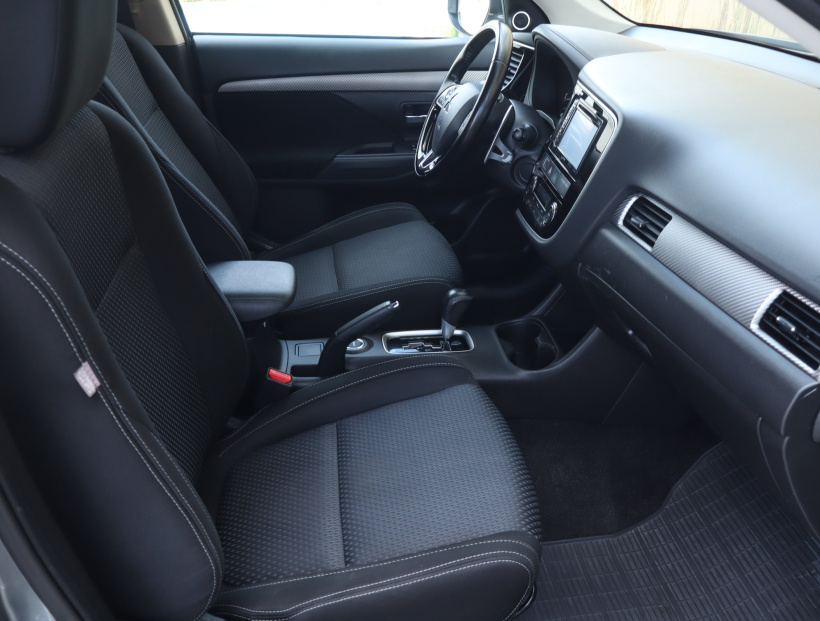 Mitsubishi Outlander, 2015