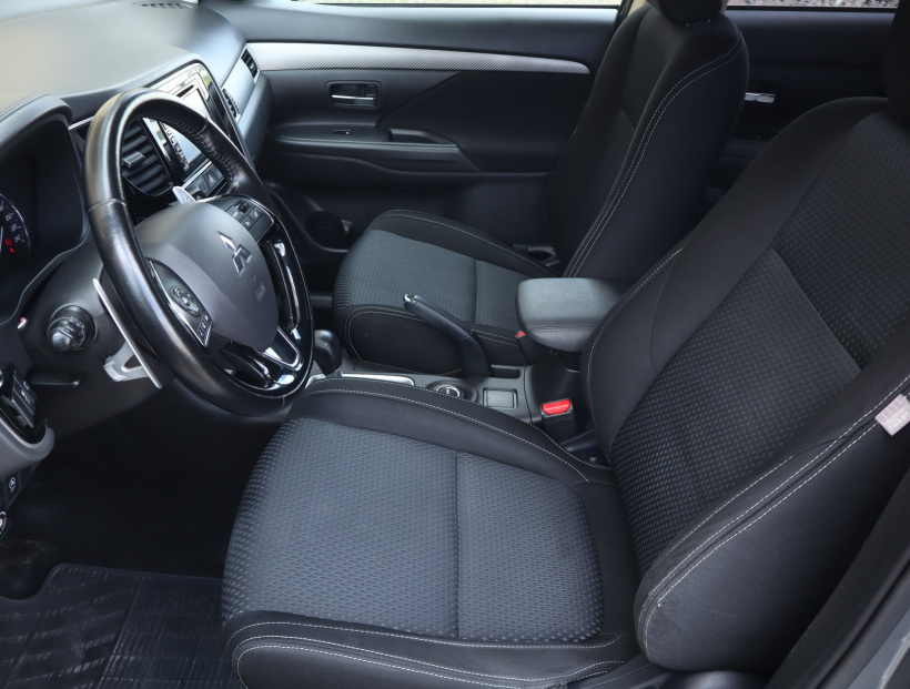 Mitsubishi Outlander, 2015