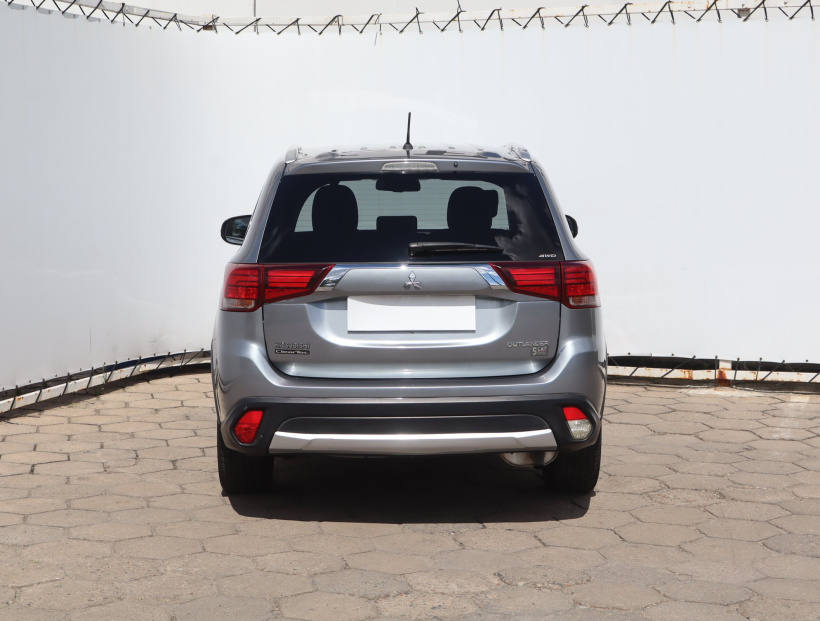 Mitsubishi Outlander, 2015
