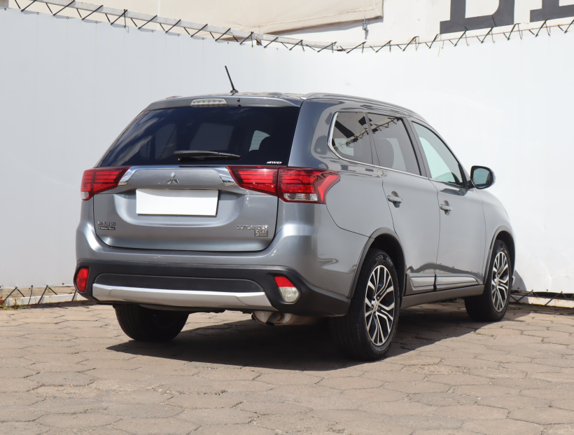 Mitsubishi Outlander, 2015