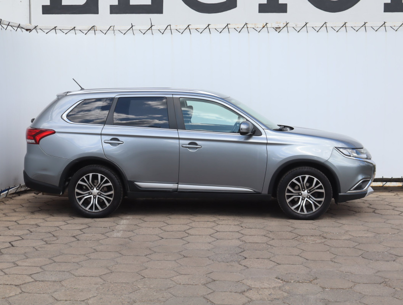 Mitsubishi Outlander, 2015