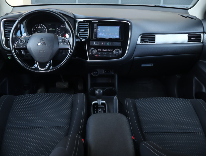 Mitsubishi Outlander, 2015