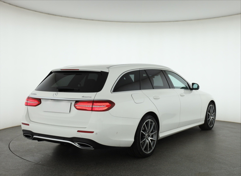 Mercedes-Benz E, 2020