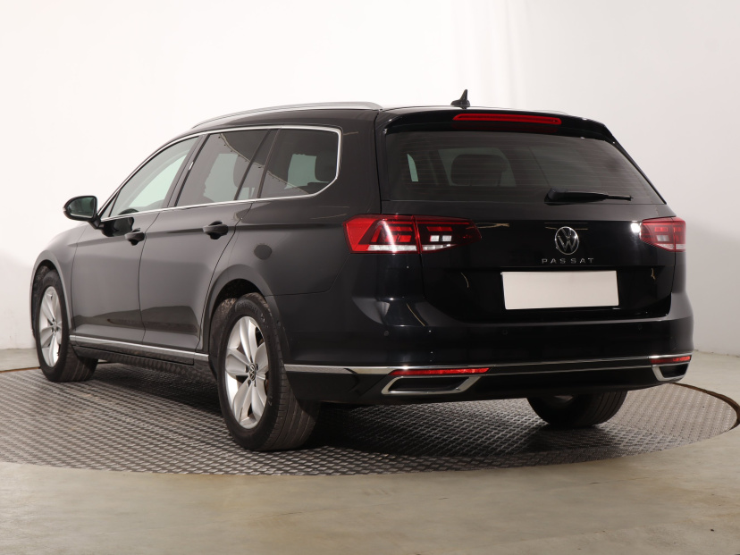 Volkswagen Passat, 2022