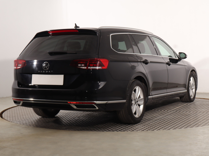 Volkswagen Passat, 2022
