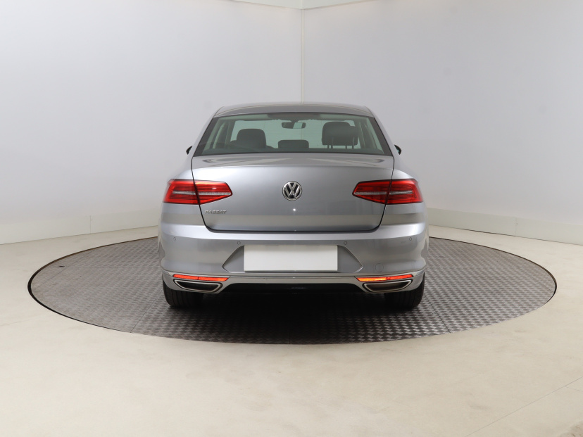 Volkswagen Passat, 2018