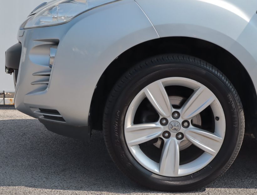 Peugeot 4007, 2008