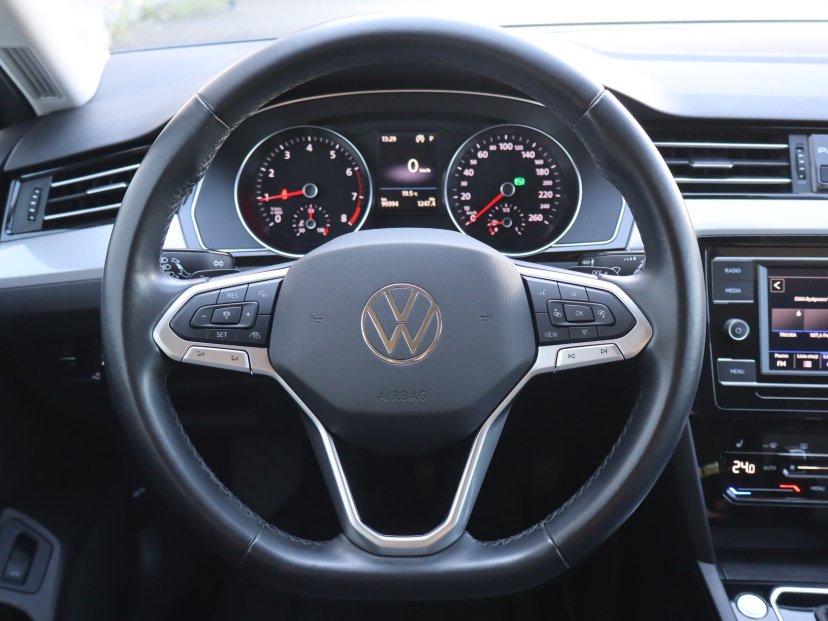 Volkswagen Passat, 2023