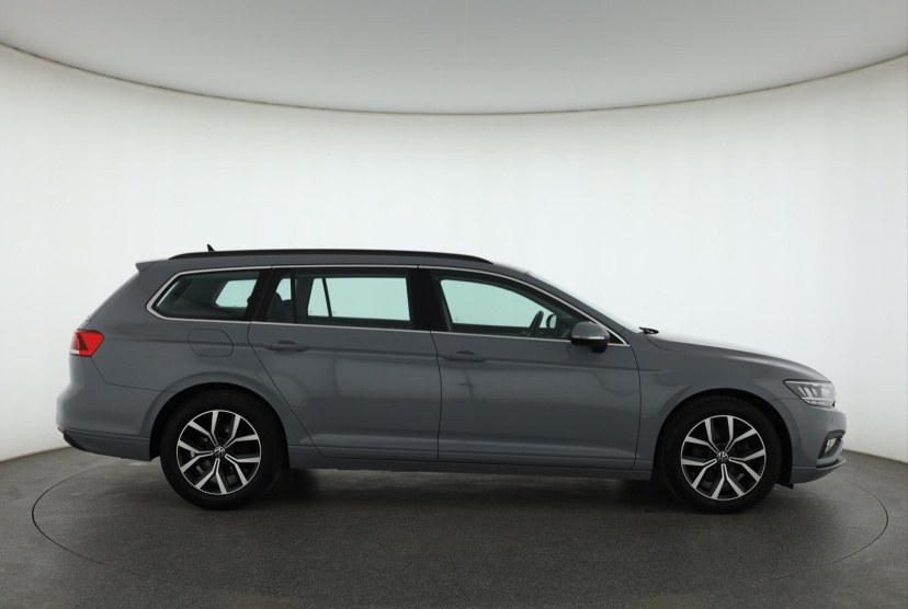 Volkswagen Passat, 2023