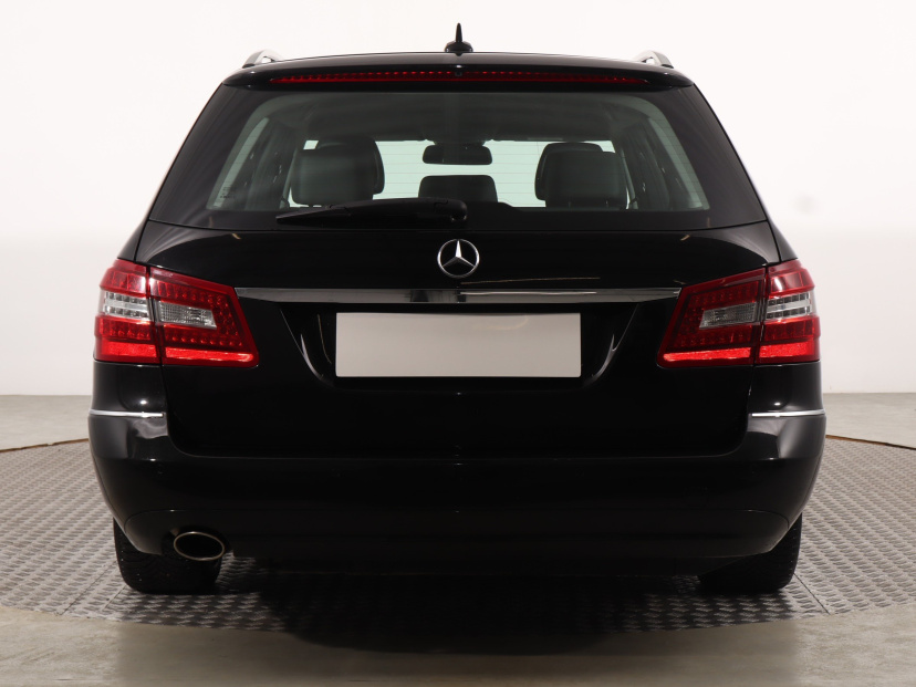 Mercedes-Benz E, 2010