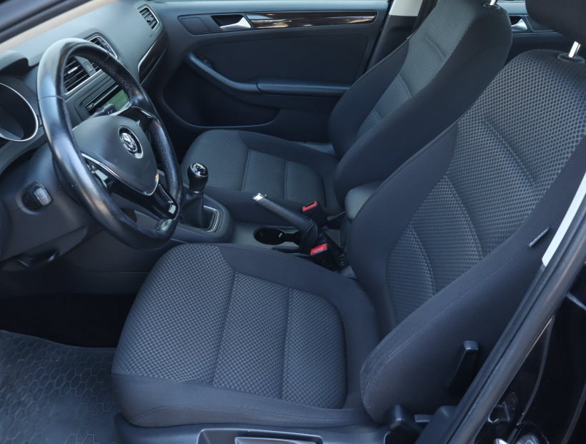 Volkswagen Jetta, 2015